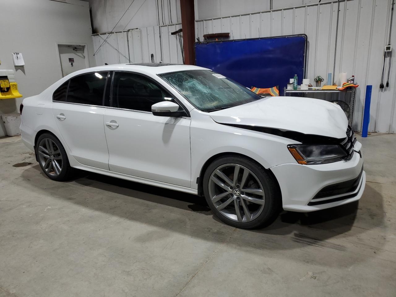 2017 Volkswagen Jetta Se - Фото 4