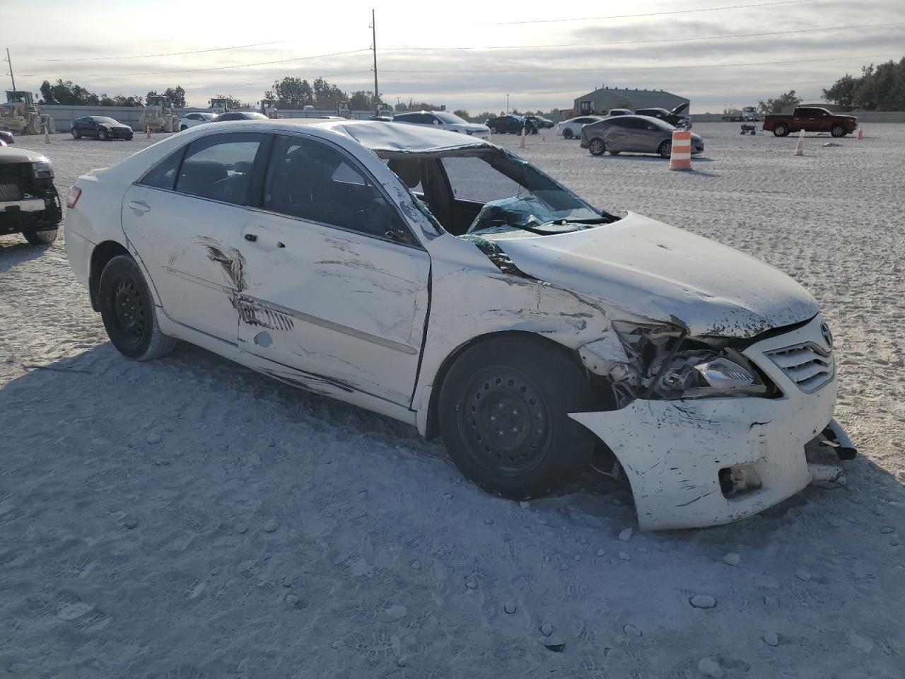 2011 Toyota Camry Base - Фото 4