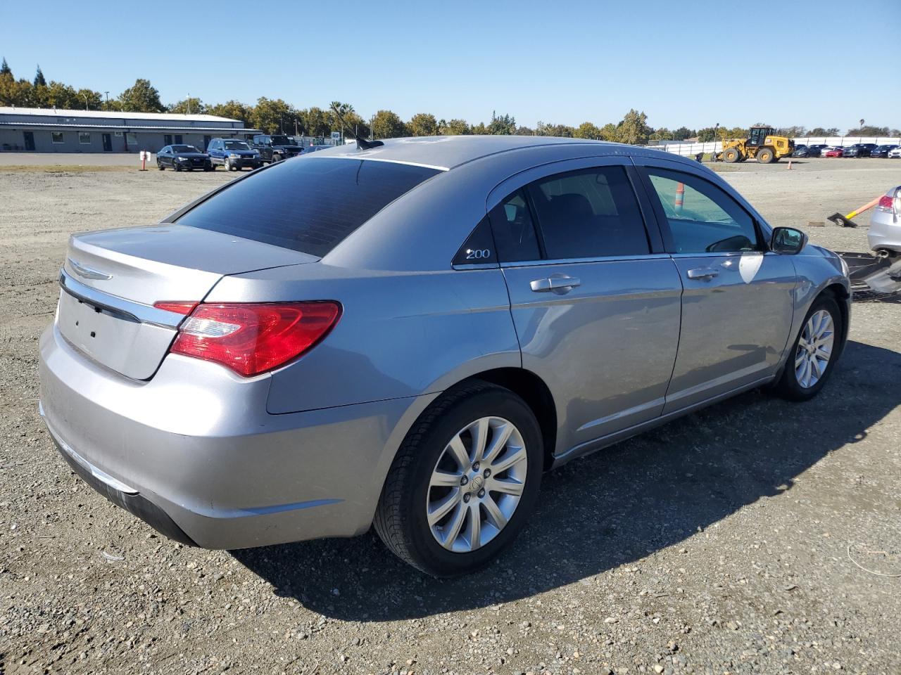 2014 Chrysler 200 Touring - Image 3