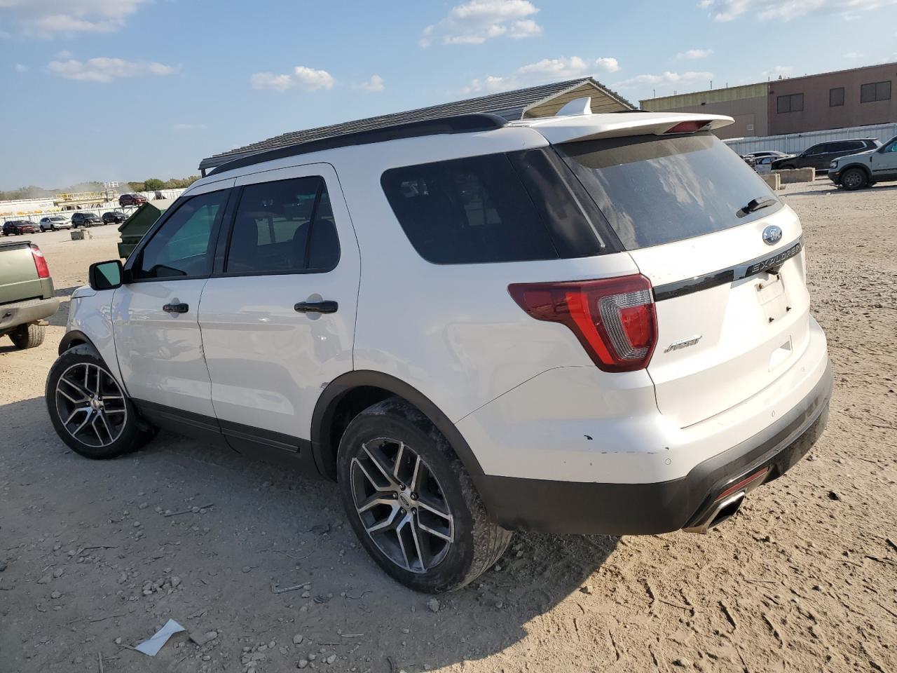 2016 Ford Explorer Sport - Image 2