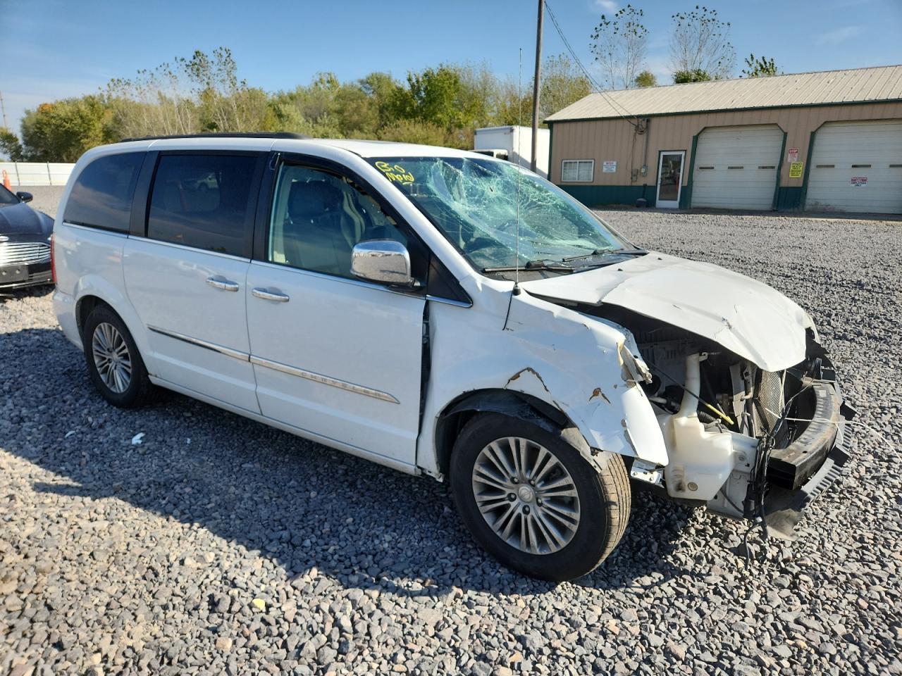 2014 Chrysler Town & Country Touring L - Image 4