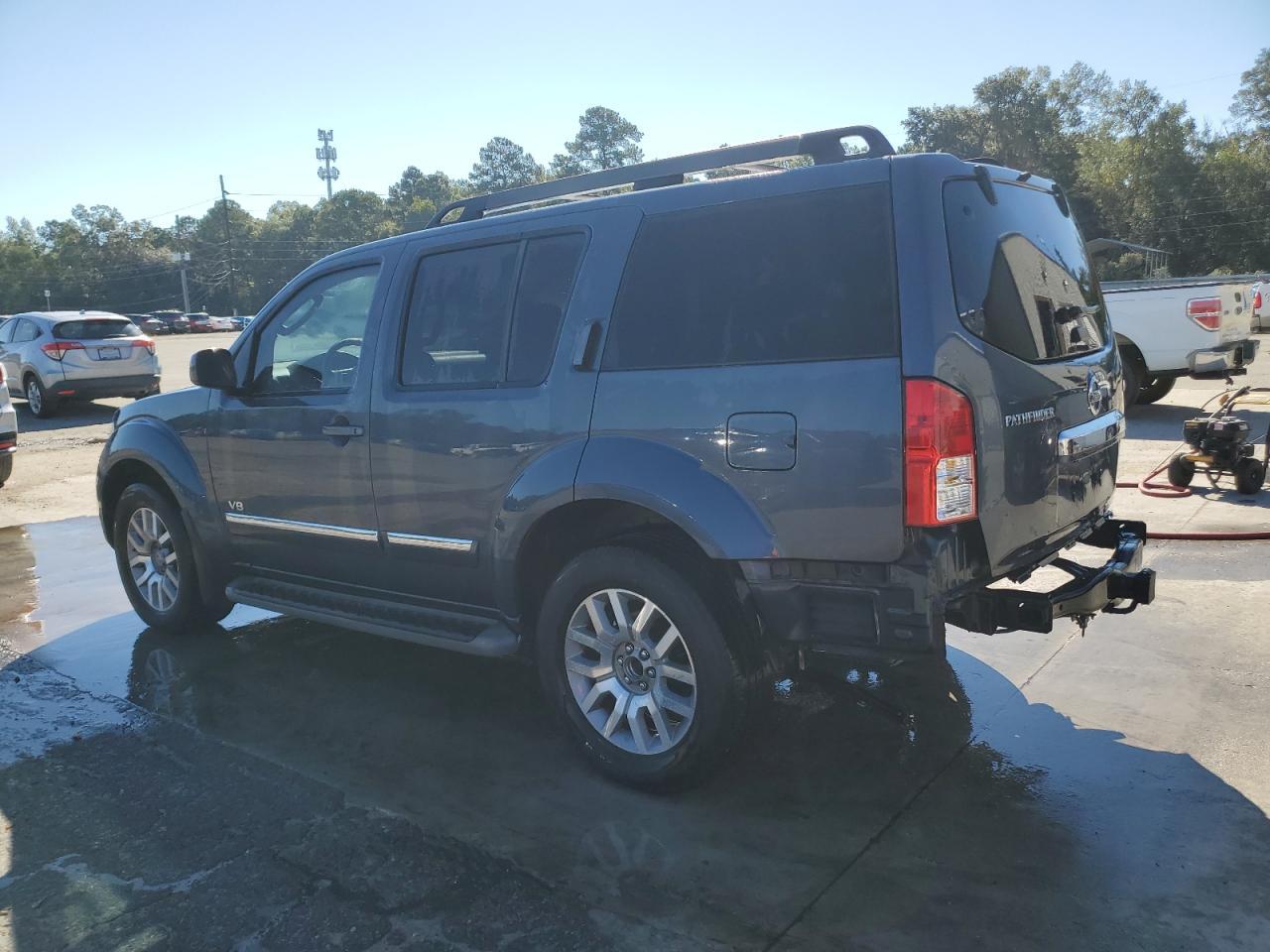 2008 Nissan Pathfinder Le - Image 2