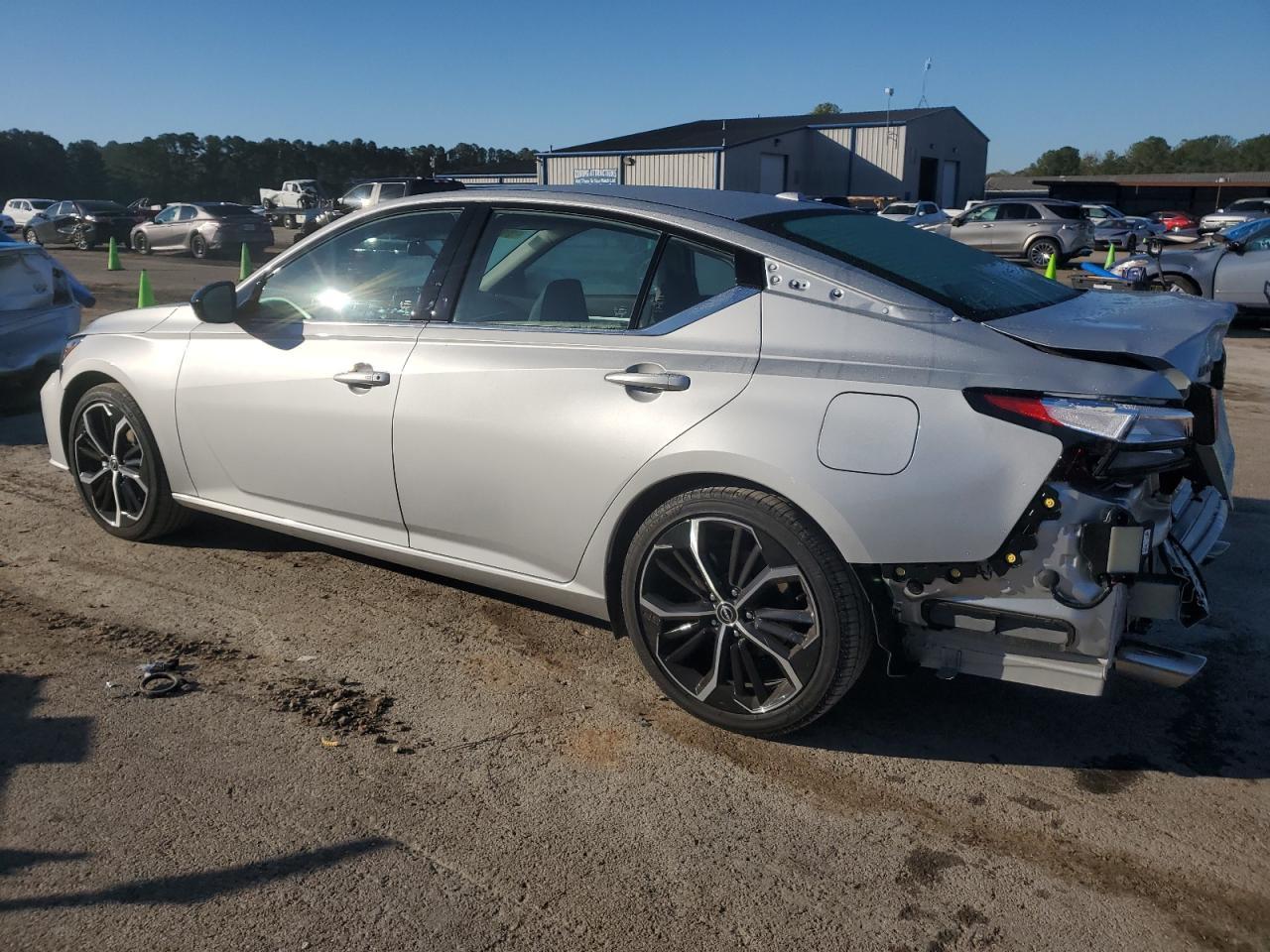 2025 Nissan Altima Sr - Image 2