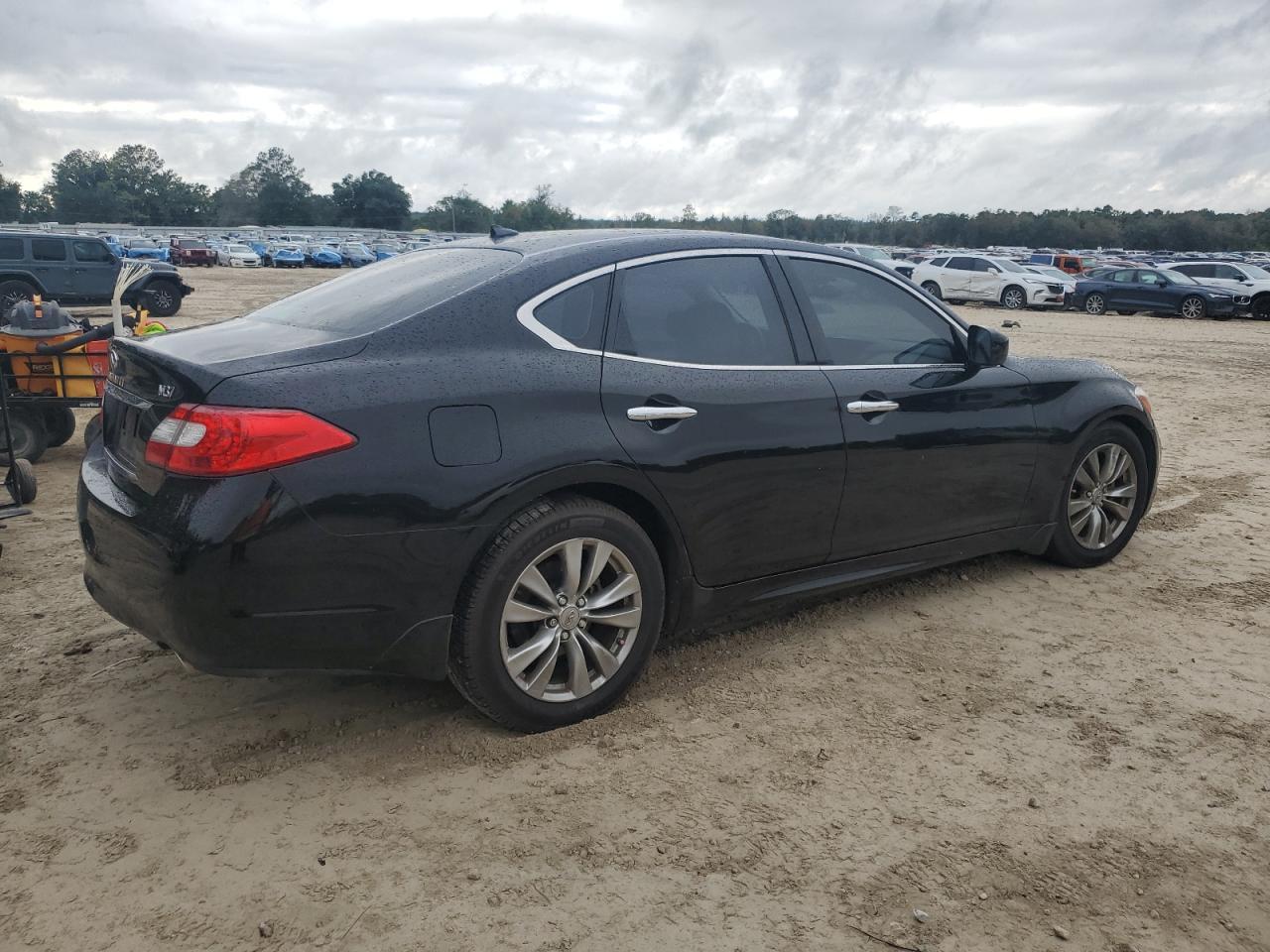 2011 Infiniti M37 - Image 3