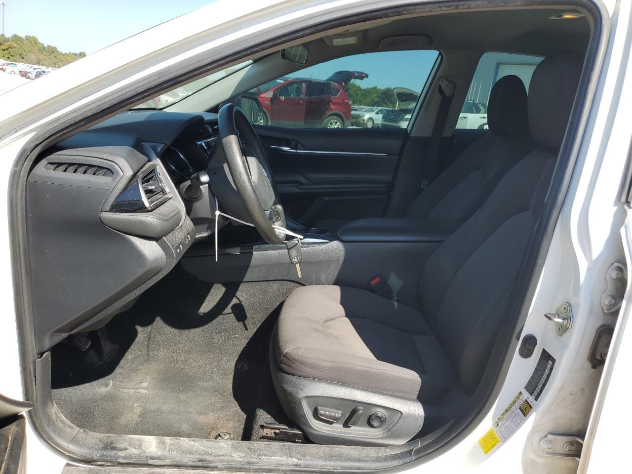 2020 Toyota Camry Le - Фото 7