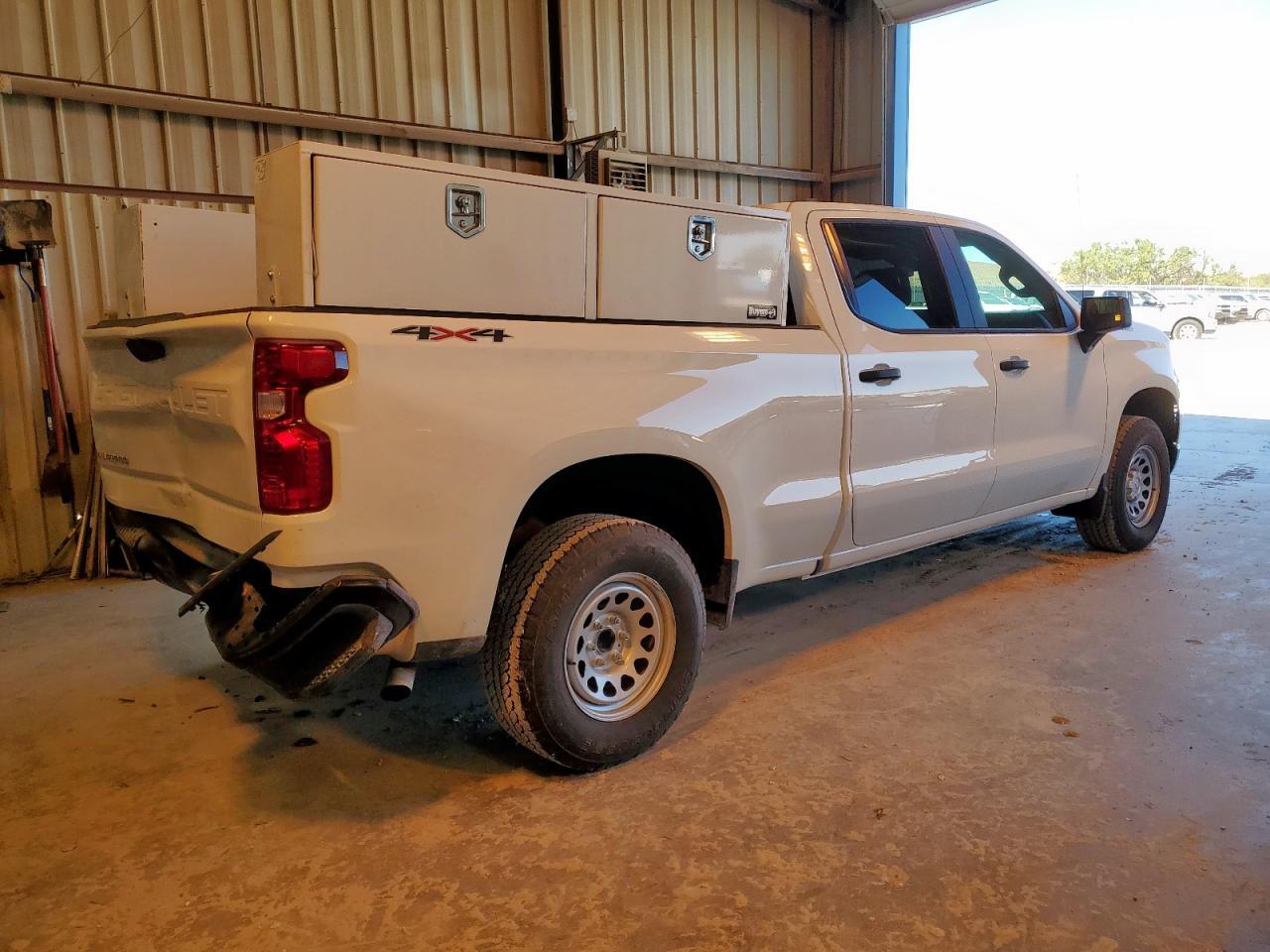 2025 Chevrolet Silverado K1500 - Фото 3