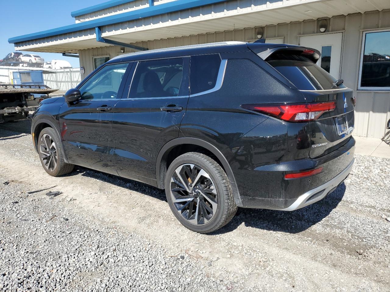 2024 Mitsubishi Outlander Sel - Image 2