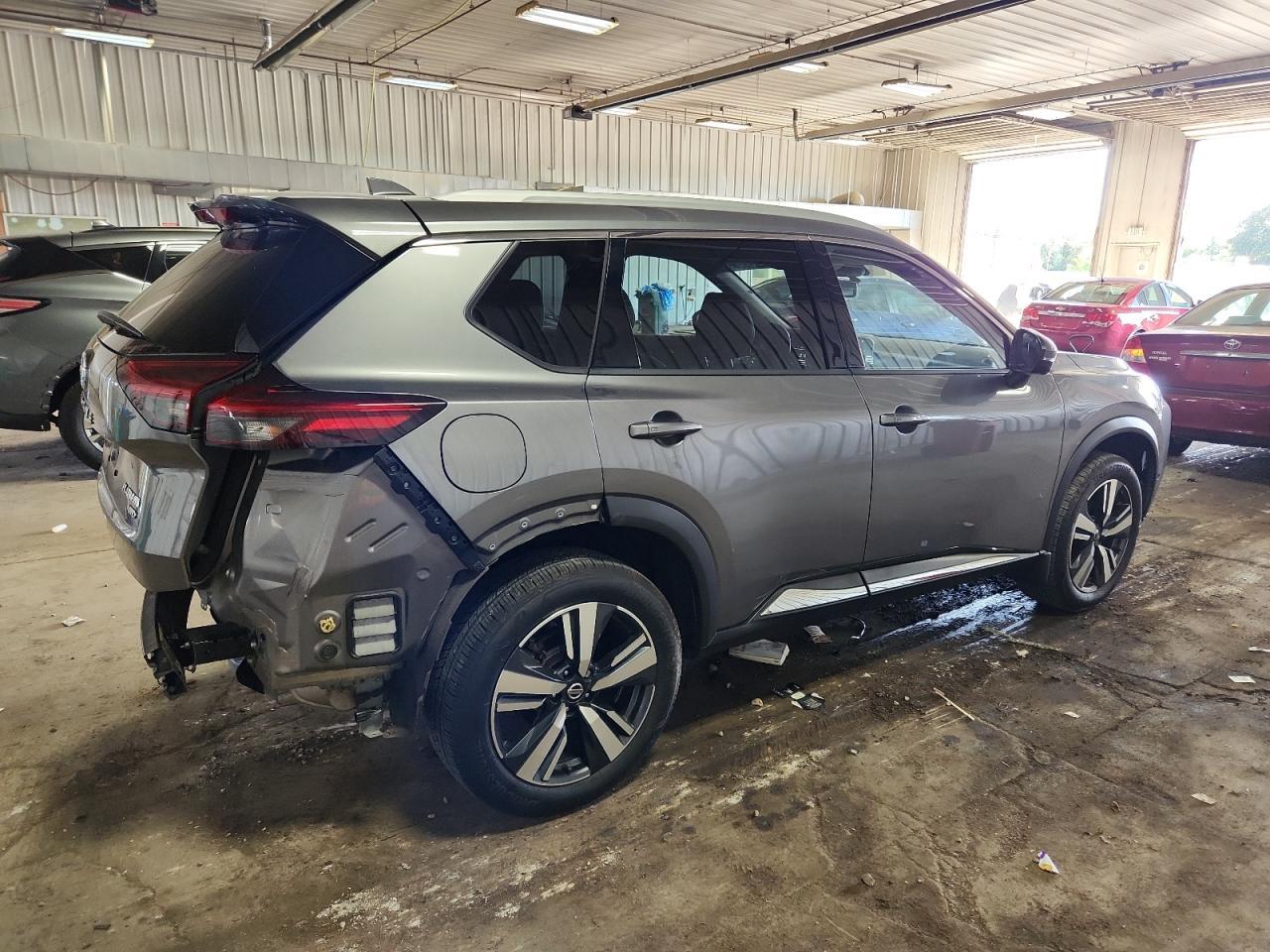 2021 Nissan Rogue Platinum - Image 3