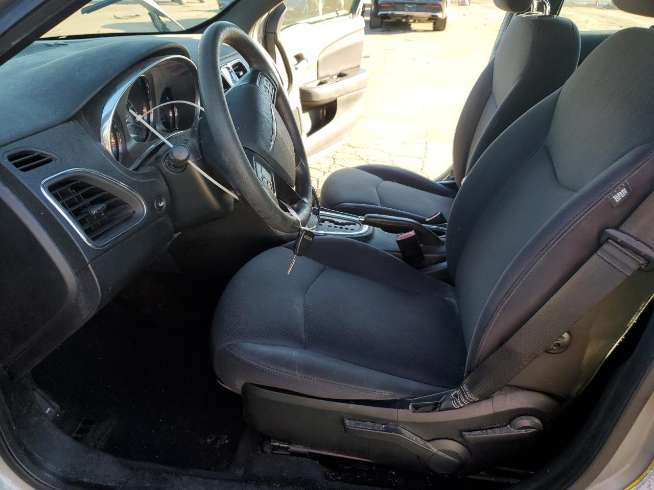 2013 Chrysler 200 Lx - Image 7
