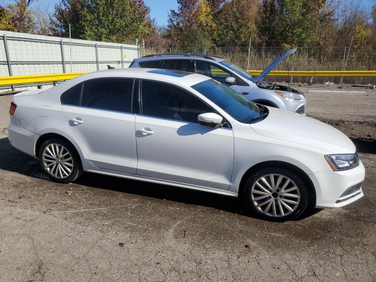 2016 Volkswagen Jetta - Image 4