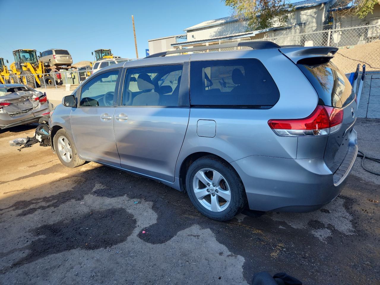 2014 Toyota Sienna Le - Image 2