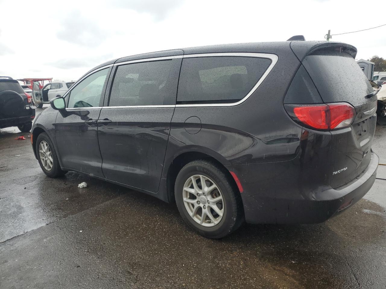 2017 Chrysler Pacifica Touring - Фото 2