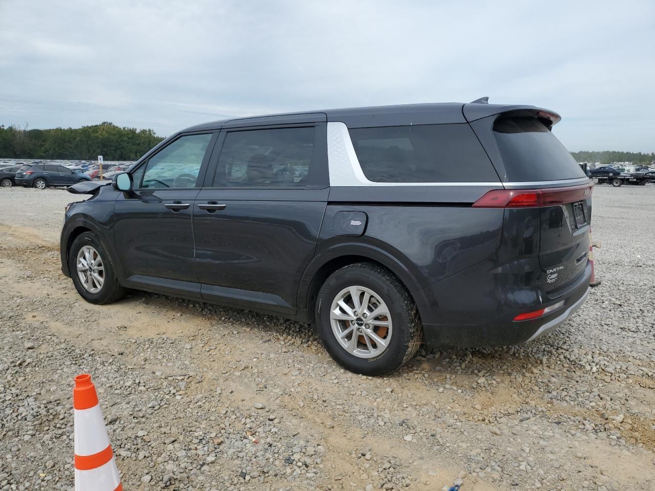 2024 Kia Carnival Lx - Image 2