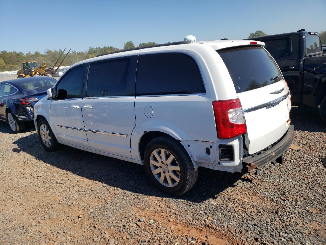 2015 Chrysler Town & Country Touring - Image 2