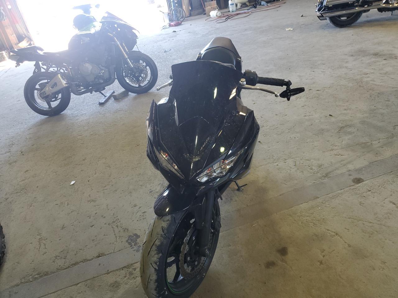 2025 Kawasaki Ex650 R - Фото 2