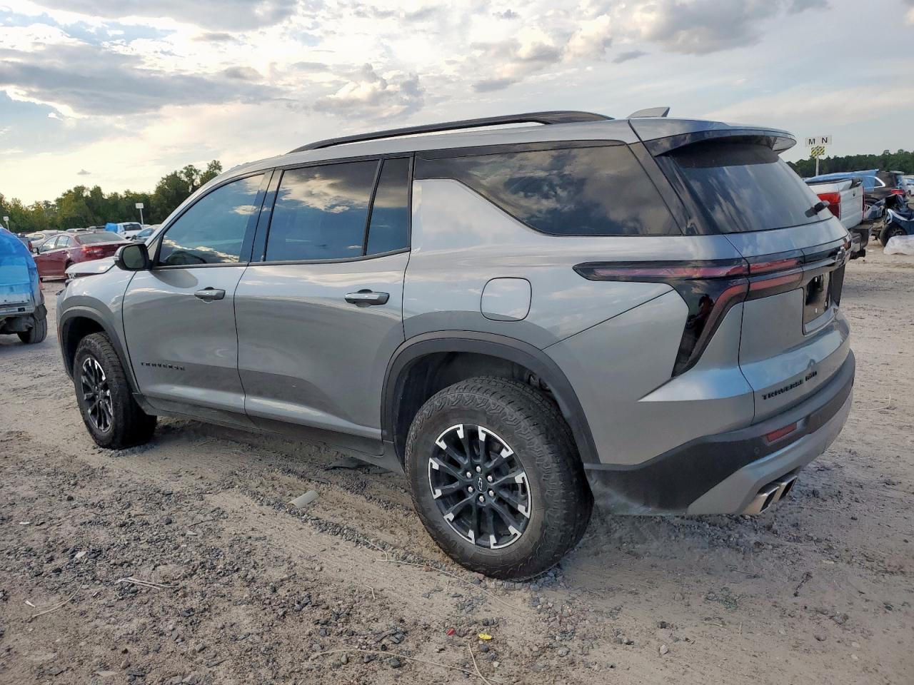 2025 Chevrolet Traverse Z71 - Фото 2