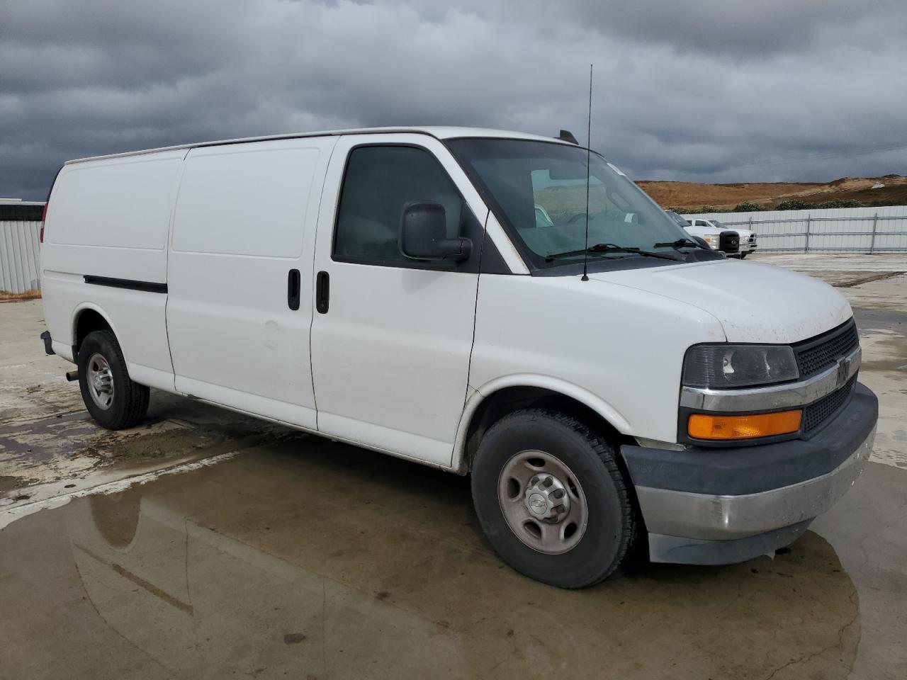 2017 Chevrolet Express G3500 - Image 4