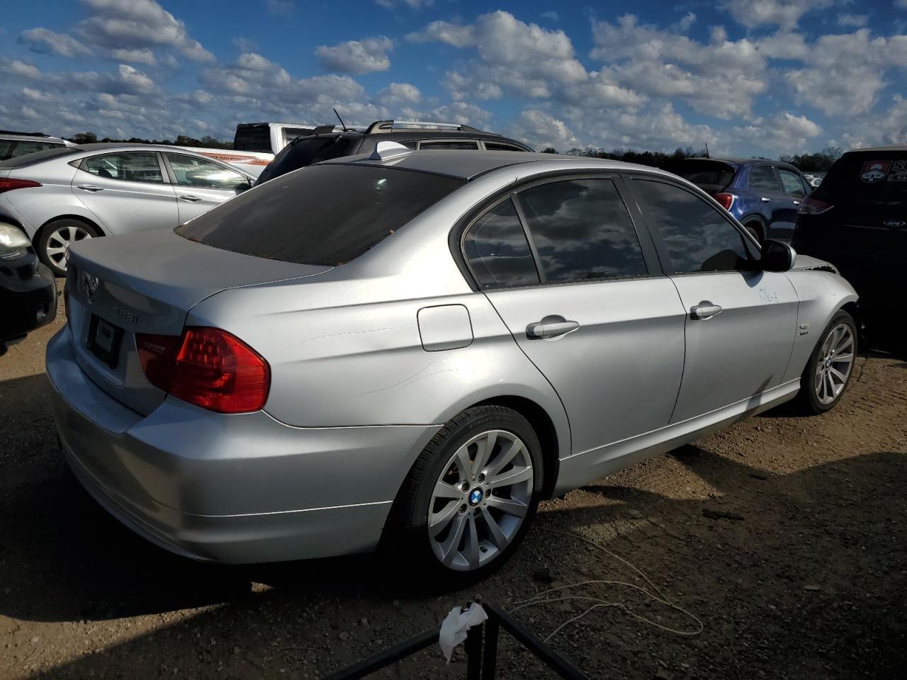 2011 BMW 328 Xi Sulev - Image 3
