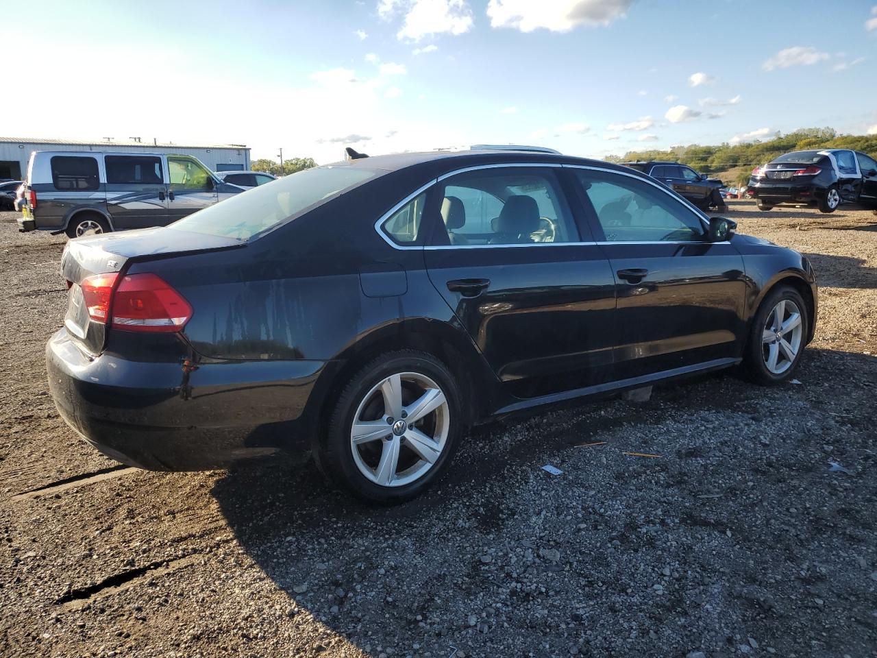 2013 Volkswagen Passat - Image 3