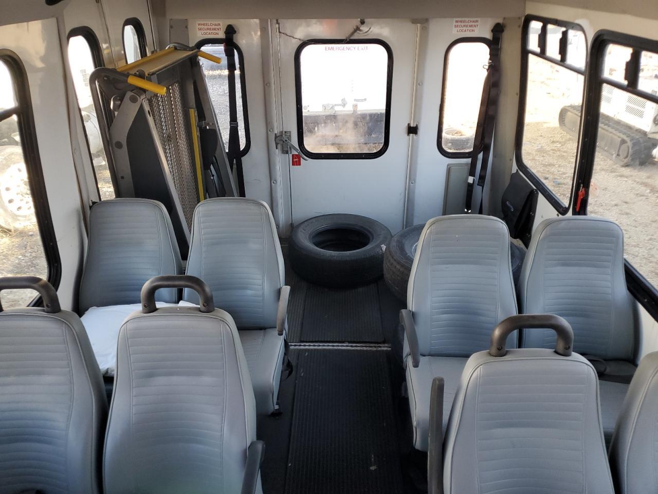 2009 Ford E350 Shuttle Bus - Фото 6