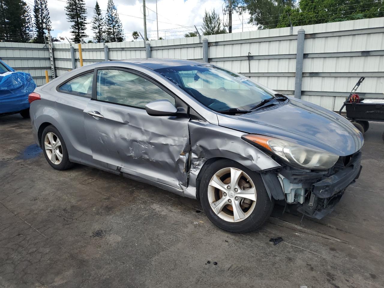 2013 Hyundai Elantra Coupe Gs - Image 4