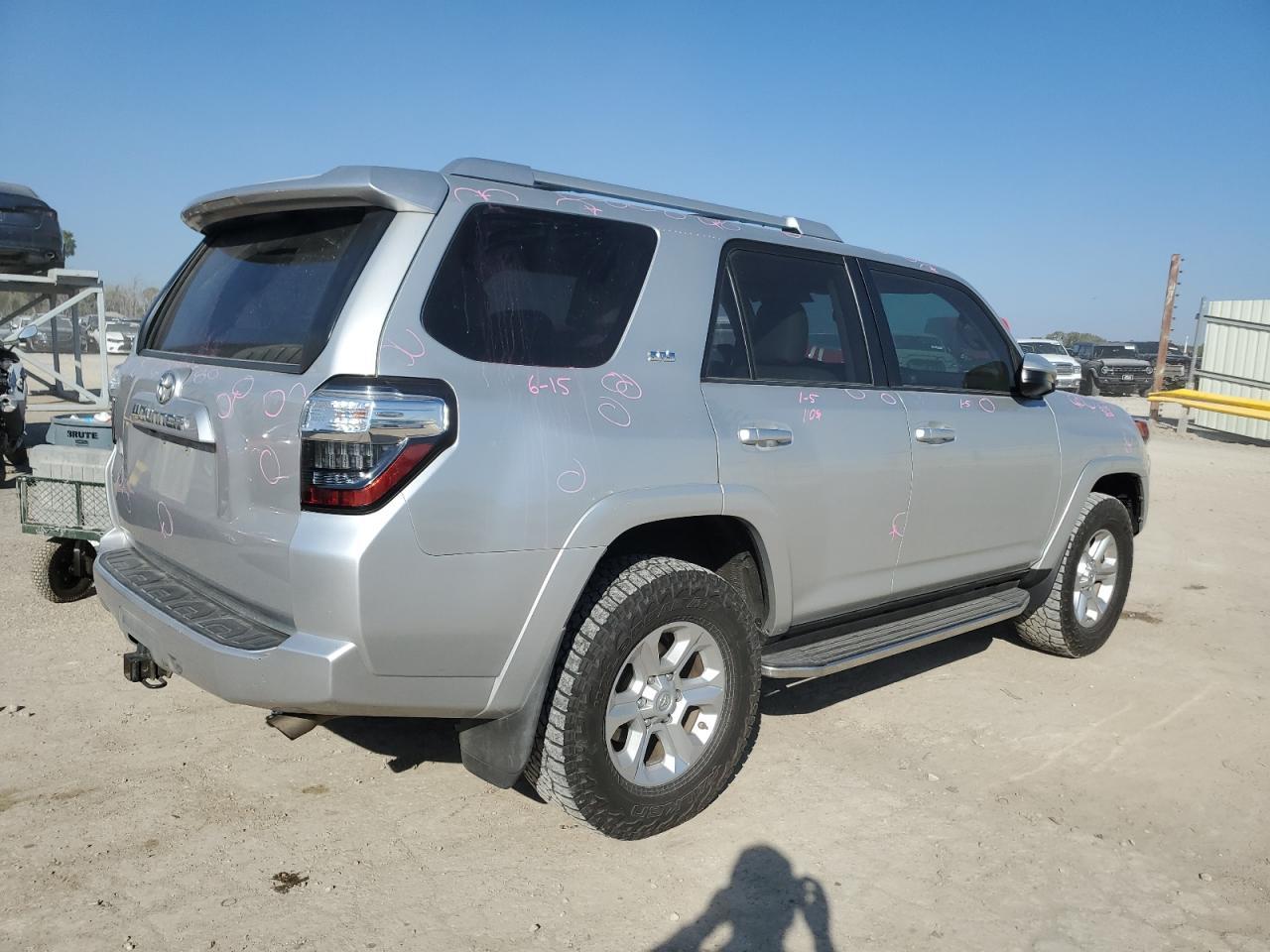 2015 Toyota 4Runner Sr5/Sr5 Premium - Image 3