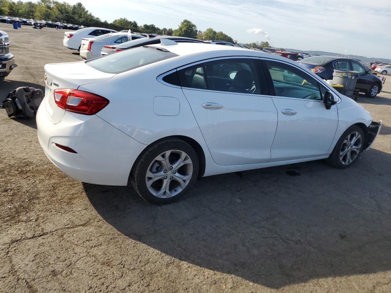 2016 Chevrolet Cruze Premier - Image 3