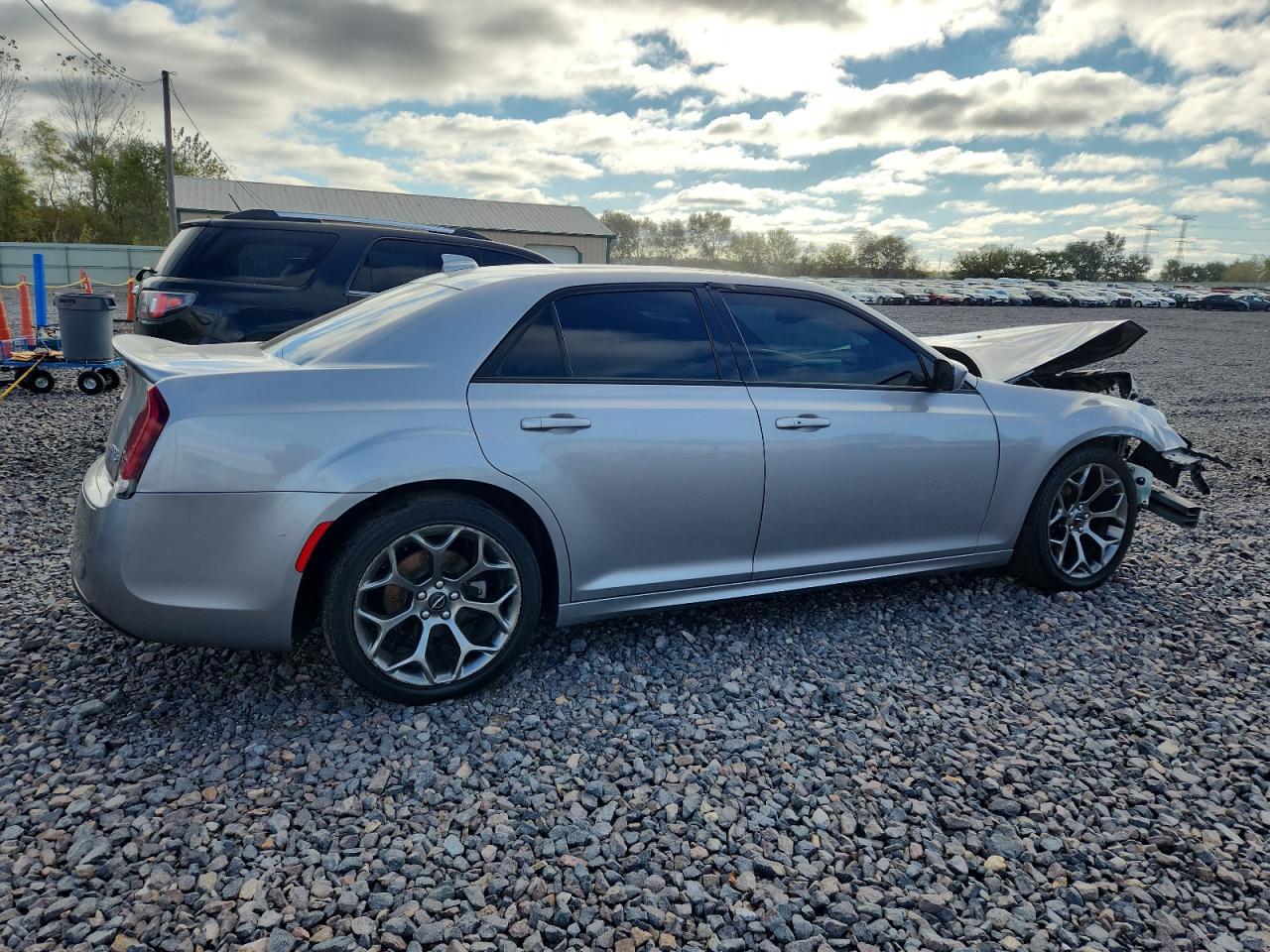 2017 Chrysler 300 S - Фото 3