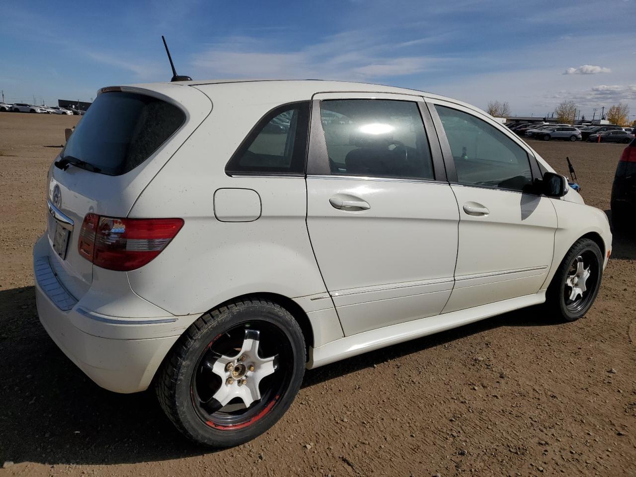 2011 Mercedes-Benz B200 - Image 3