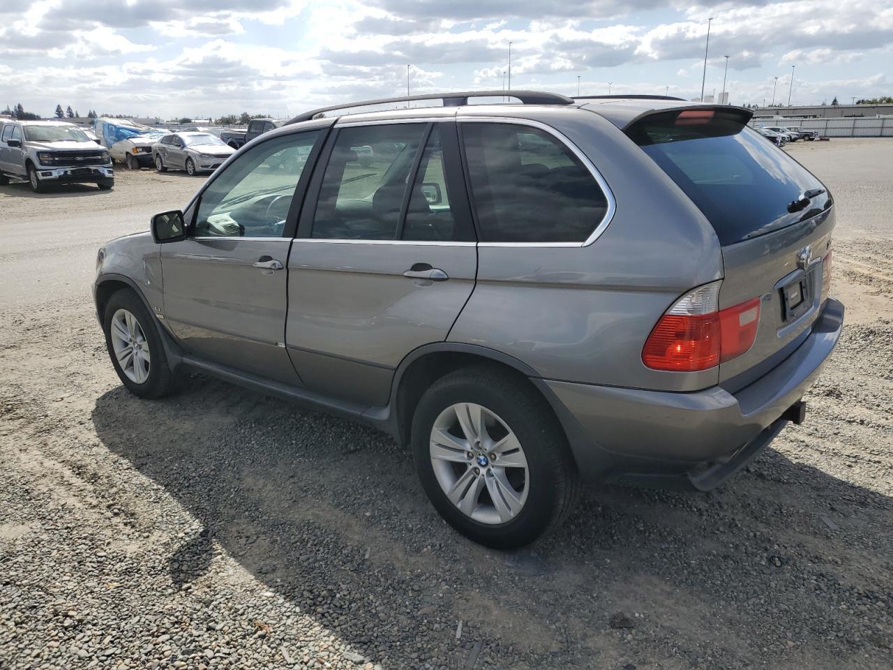 2005 BMW X5 4.4I - Image 2