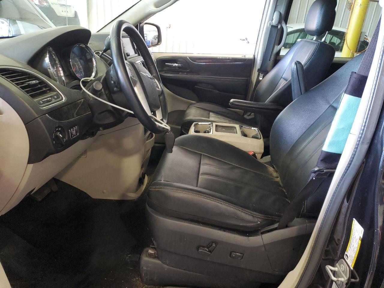 2015 Chrysler Town & Country Touring - Фото 7