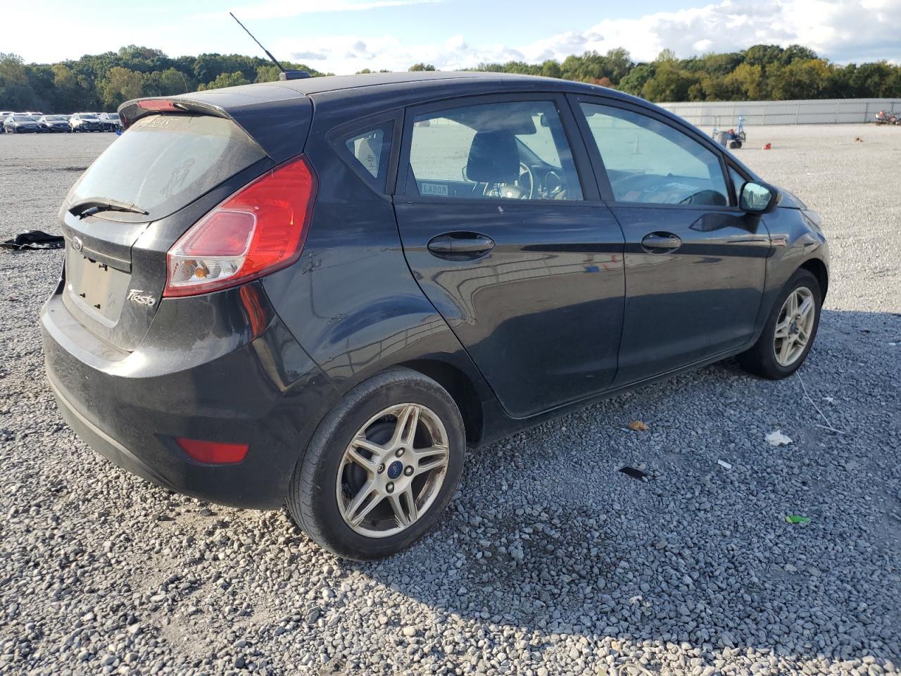 2018 Ford Fiesta Se - Фото 3