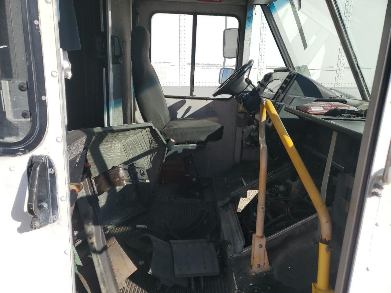 2000 Ford E350 Delivery Truck - Фото 7