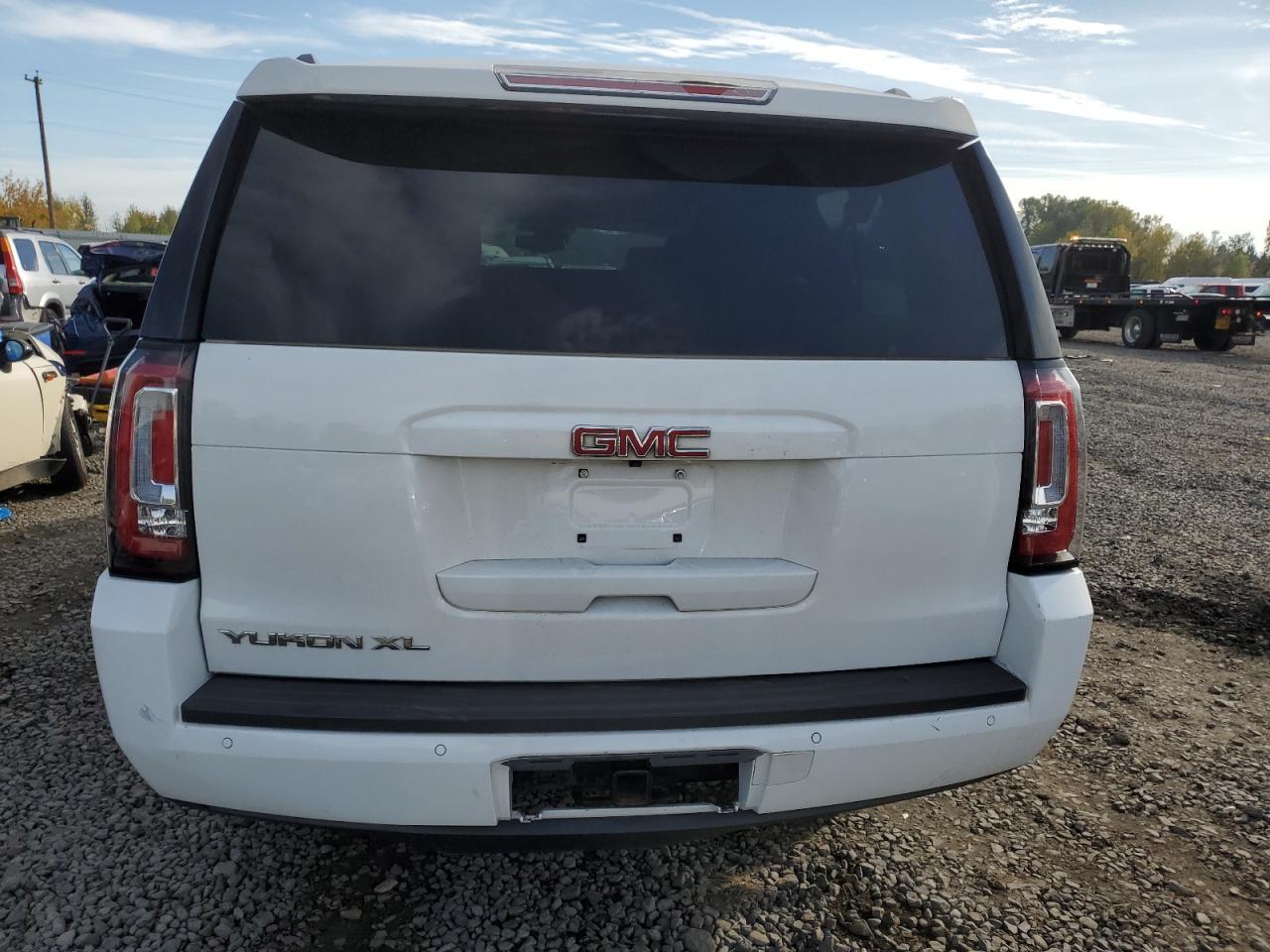 2017 GMC Yukon Xl K1500 Slt - Image 6