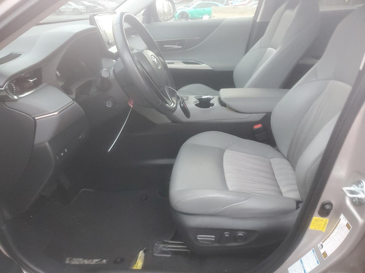 2021 Toyota Venza Le - Image 7