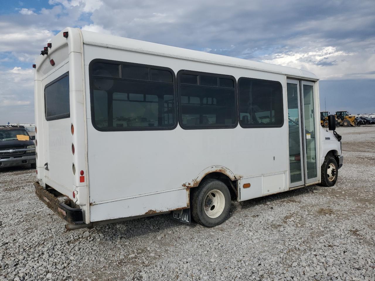 2016 Ford Econoline E450 Super Duty Cutaway Van - Фото 3