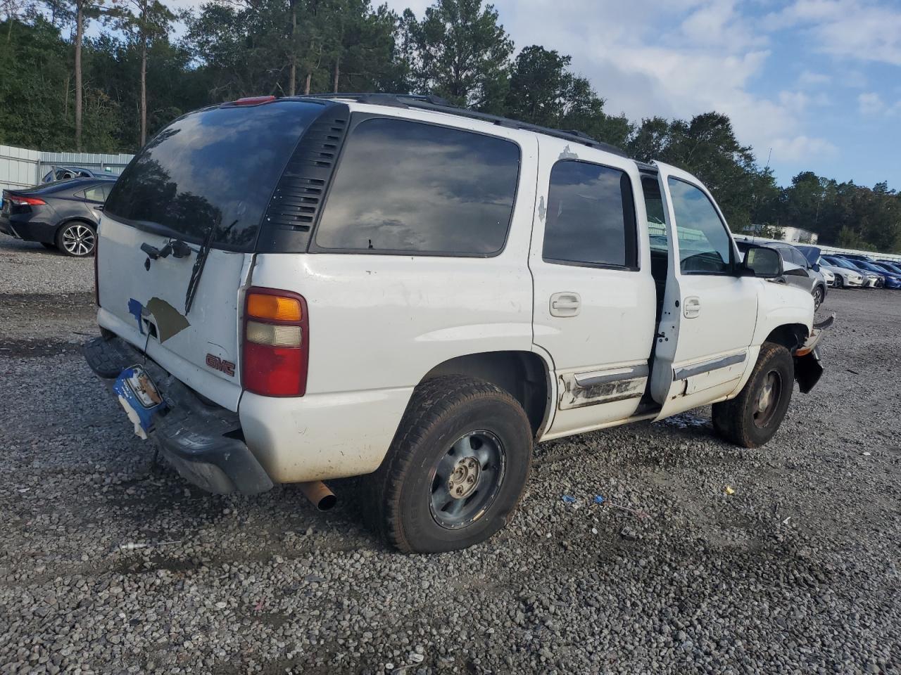 2003 GMC Yukon - Image 3