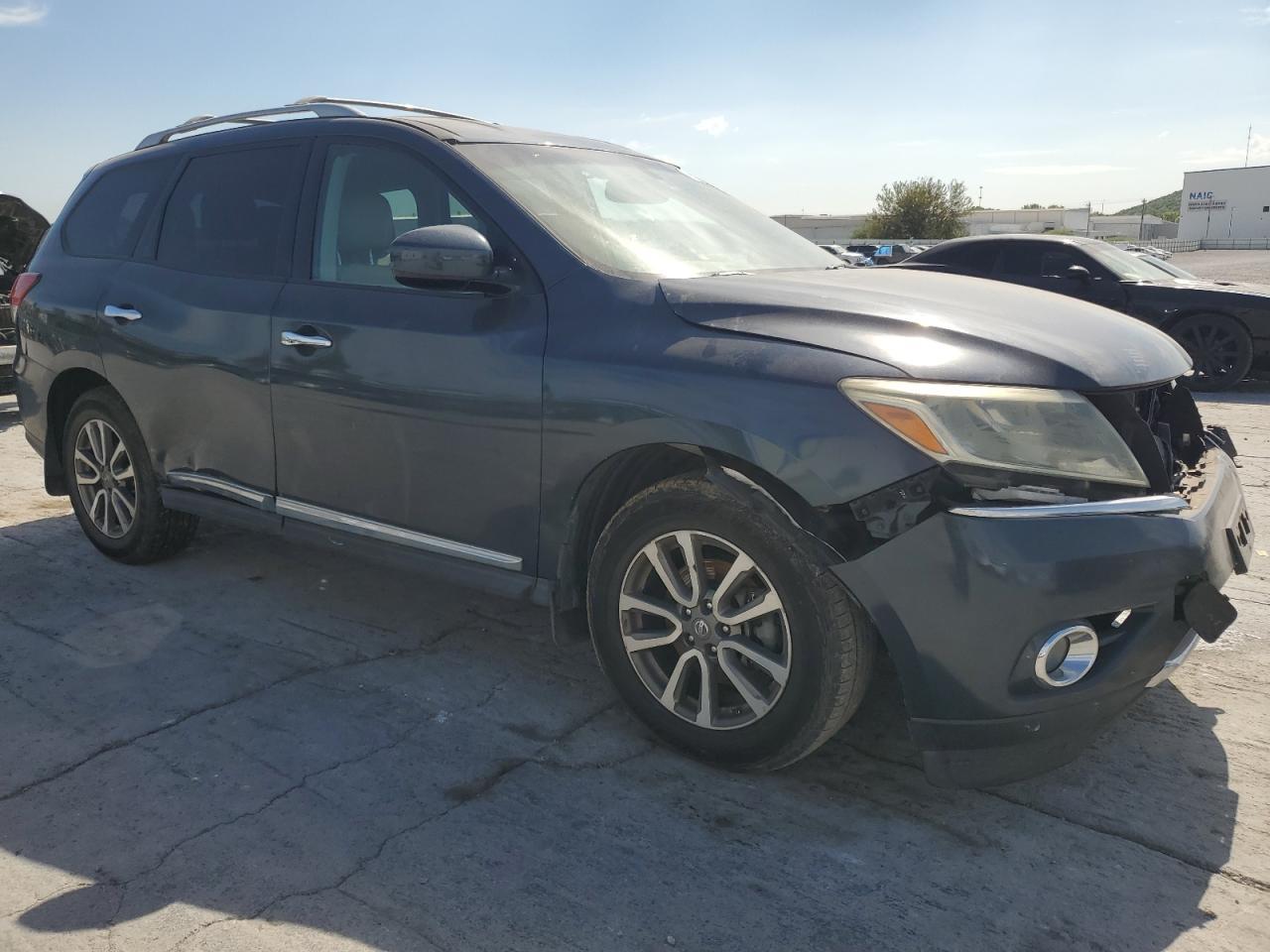 2014 Nissan Pathfinder S - Image 4
