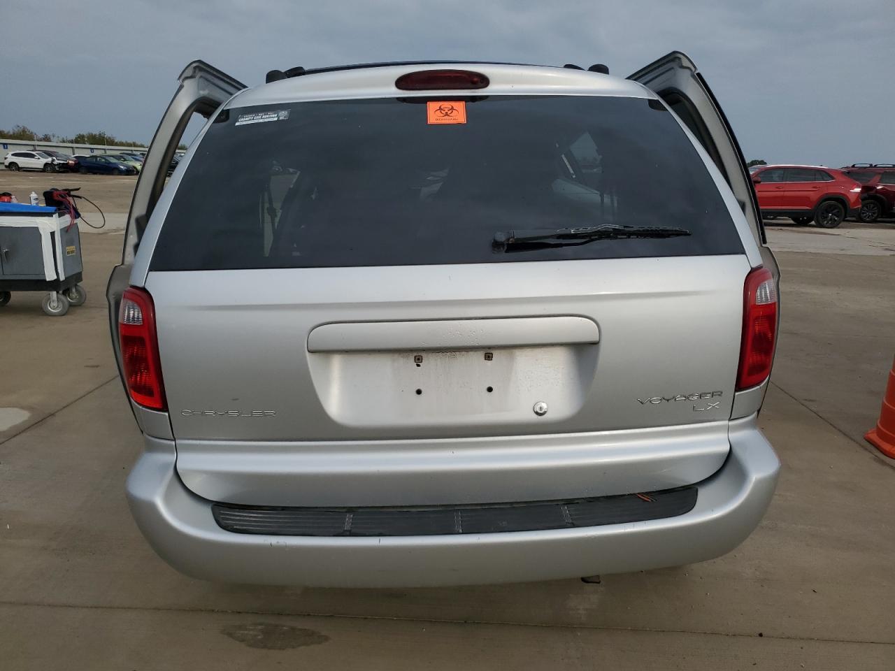 2002 Chrysler Voyager Lx - Image 6