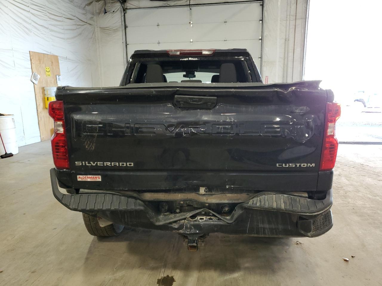 2022 Chevrolet Silverado K1500 Custom - Фото 6