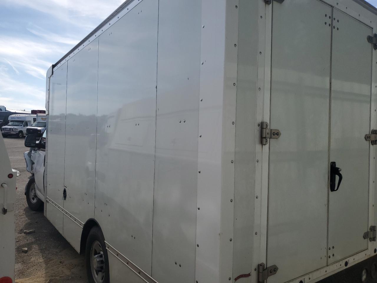 2021 Chevrolet Express G3500 - Фото 2