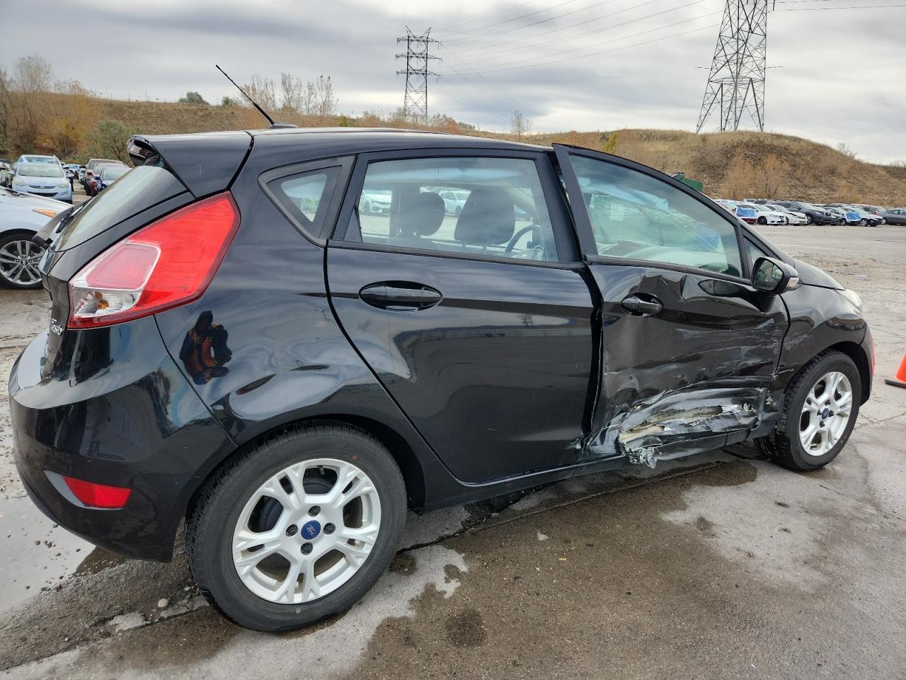 2015 Ford Fiesta Se - Image 3
