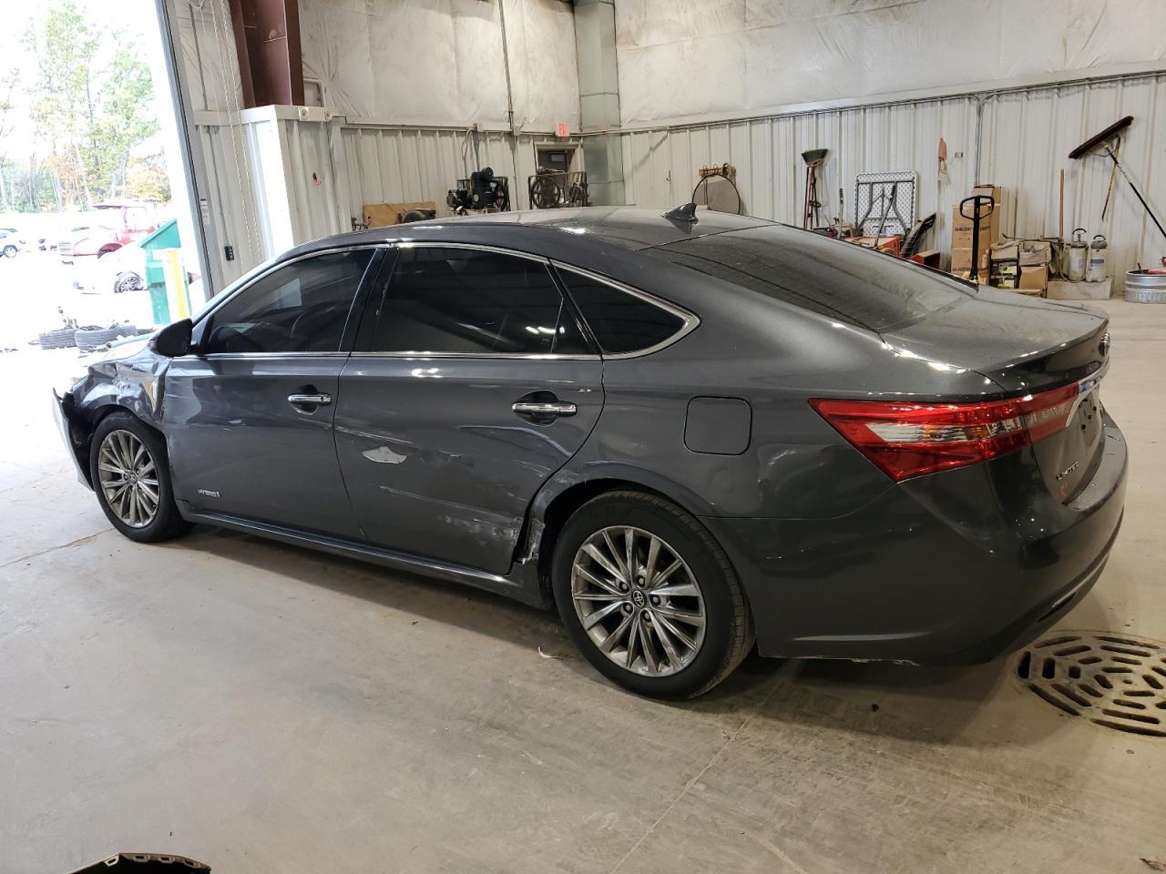 2016 Toyota Avalon Hybrid - Image 2