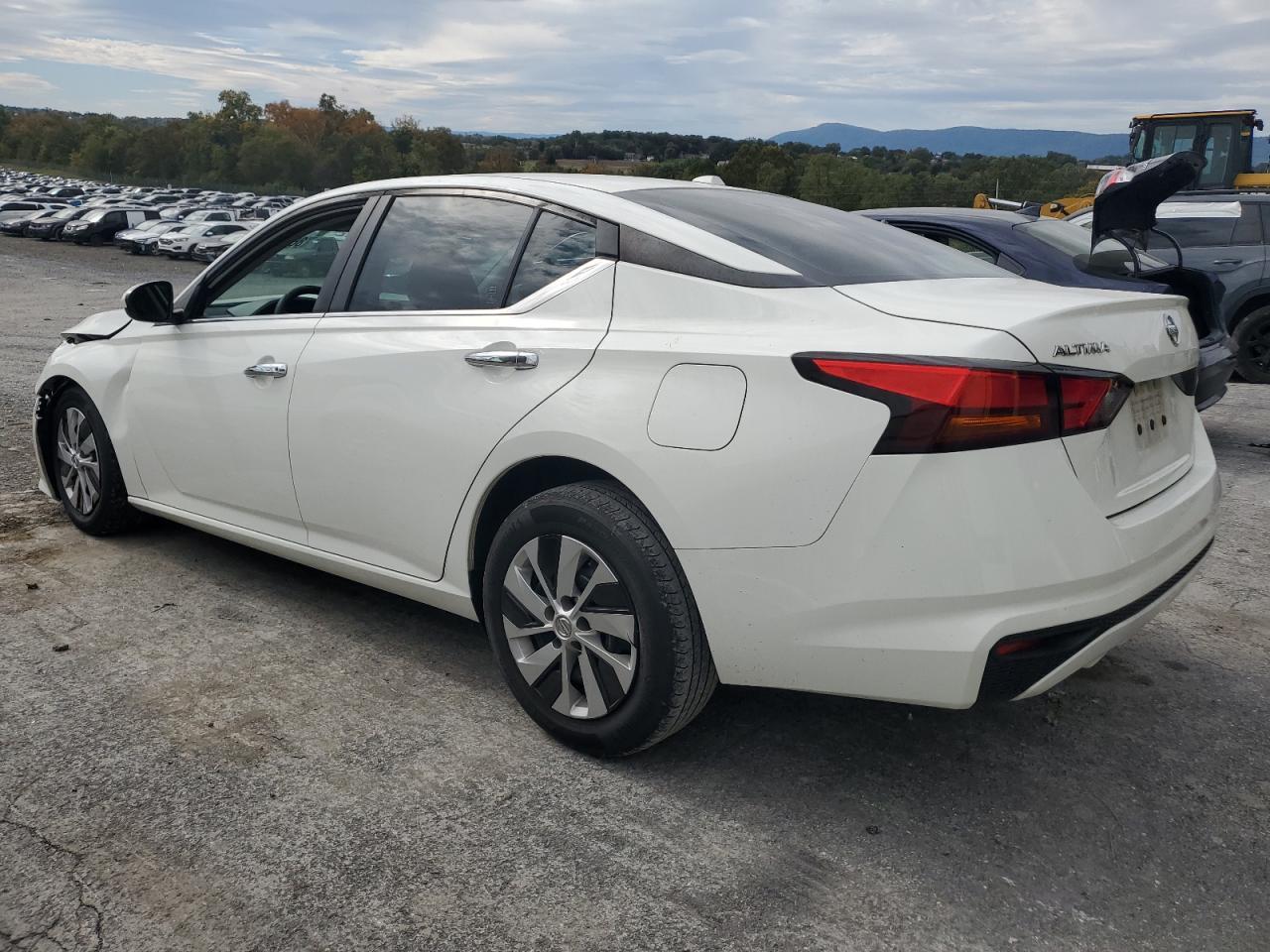 2020 Nissan Altima S - Фото 2