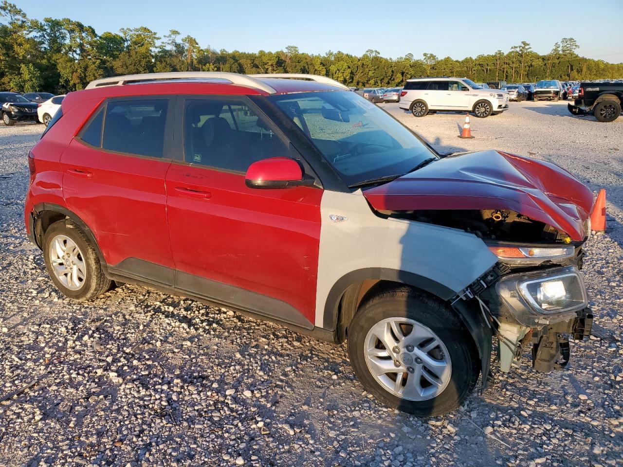 2020 Hyundai Venue Sel - Image 4