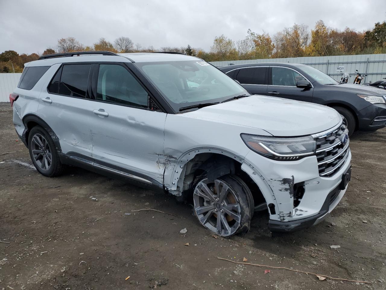 2025 Ford Explorer Active - Image 4