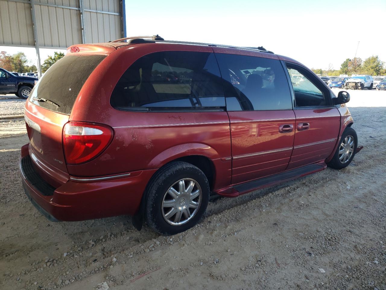 2005 Chrysler Town & Country Limited - Фото 3