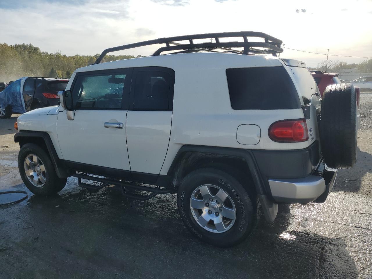 2010 Toyota Fj Cruiser - Image 2