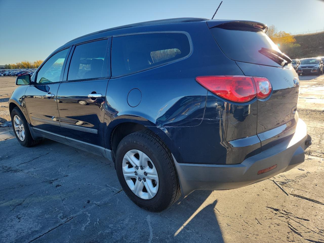 2011 Chevrolet Traverse Ls - Image 2