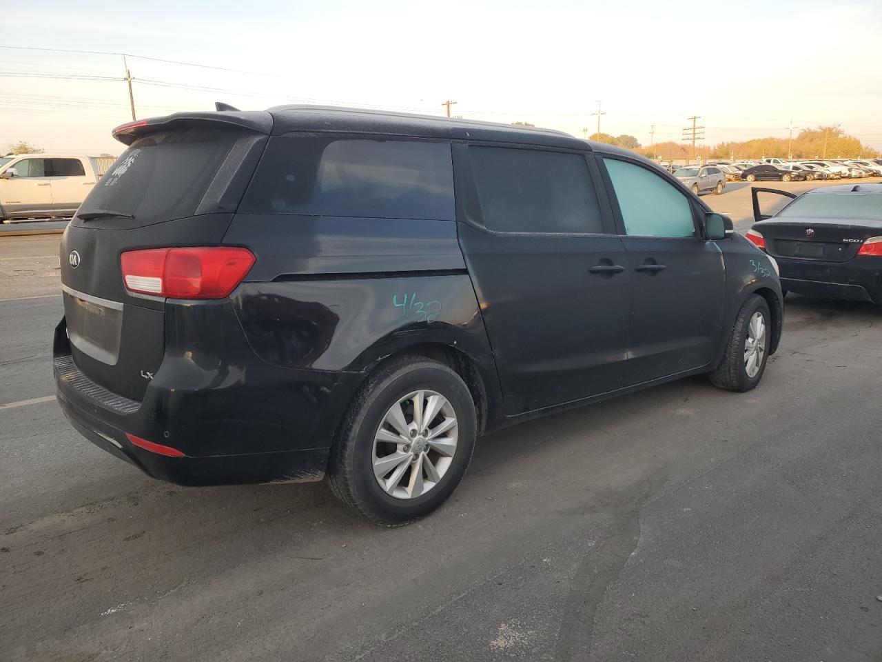2017 Kia Sedona Lx - Фото 3